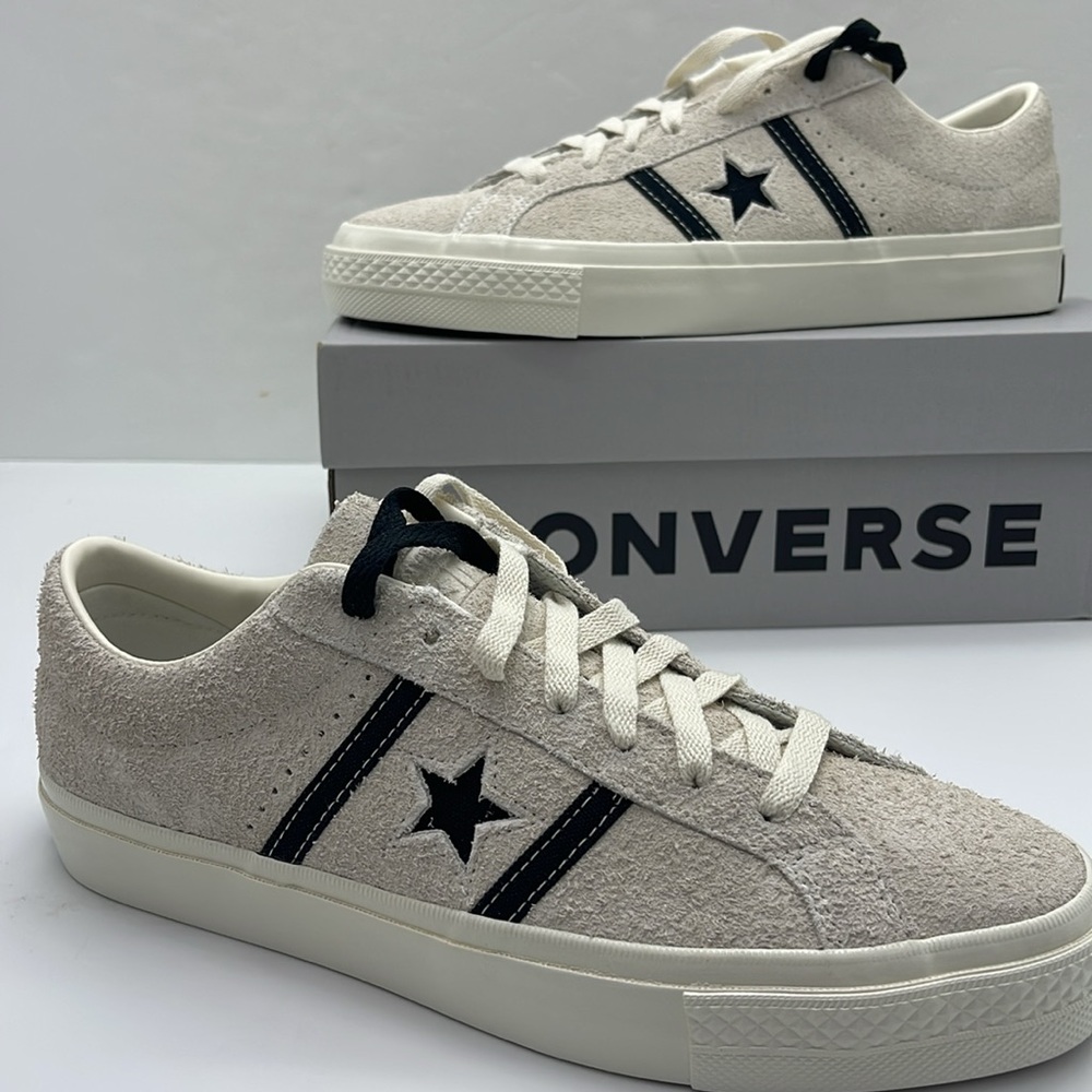 Converse WMNS Suede Sneakers A06424C
ONE STAR ACADEMY PRO OX EGRET/BLACK - Picture 14 of 16
